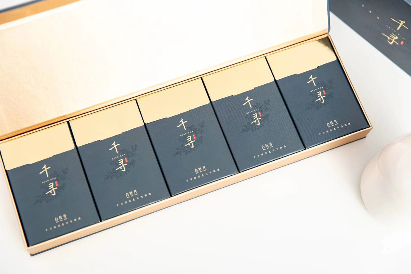 福鼎白茶高端茶葉禮盒設(shè)計,高端白茶禮盒設(shè)計